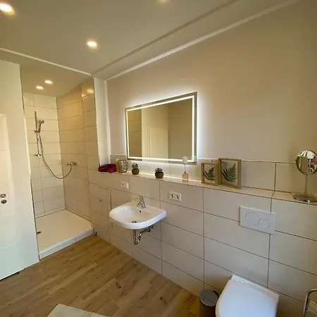 Ferienwohnung Pier 2 In מלון דירות